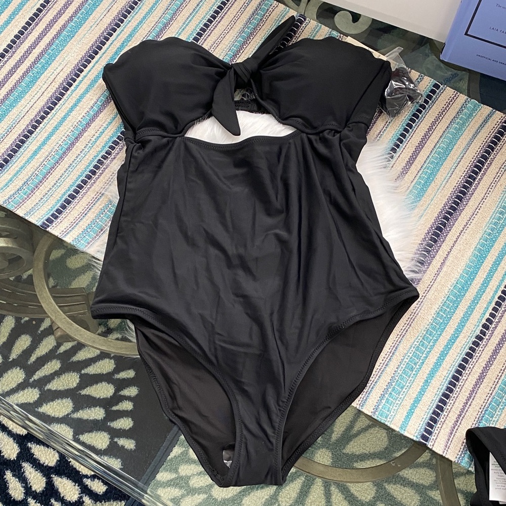 Black One-Piece Women's Swimwear with Front Cutout